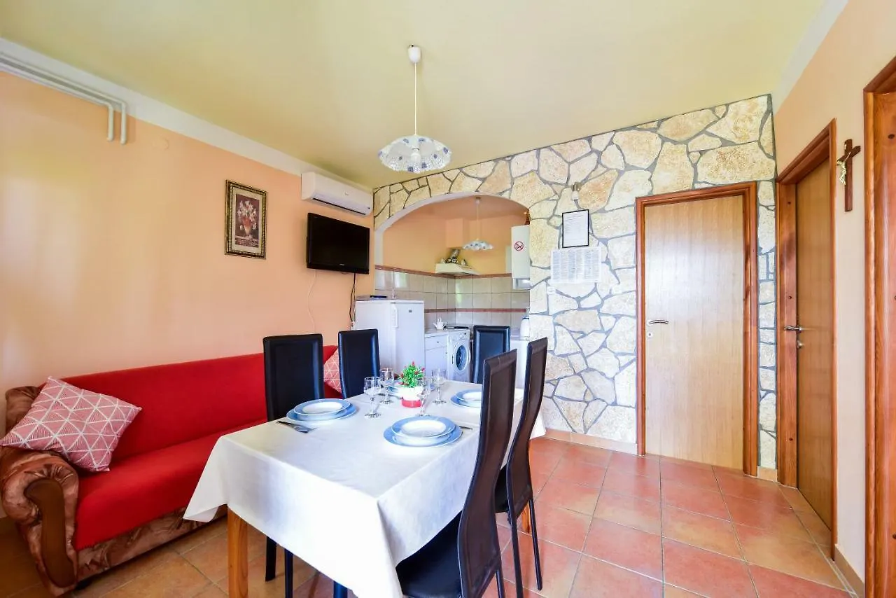 Haus Josipa Bed & Breakfast Maslenica 3*,  Croatia